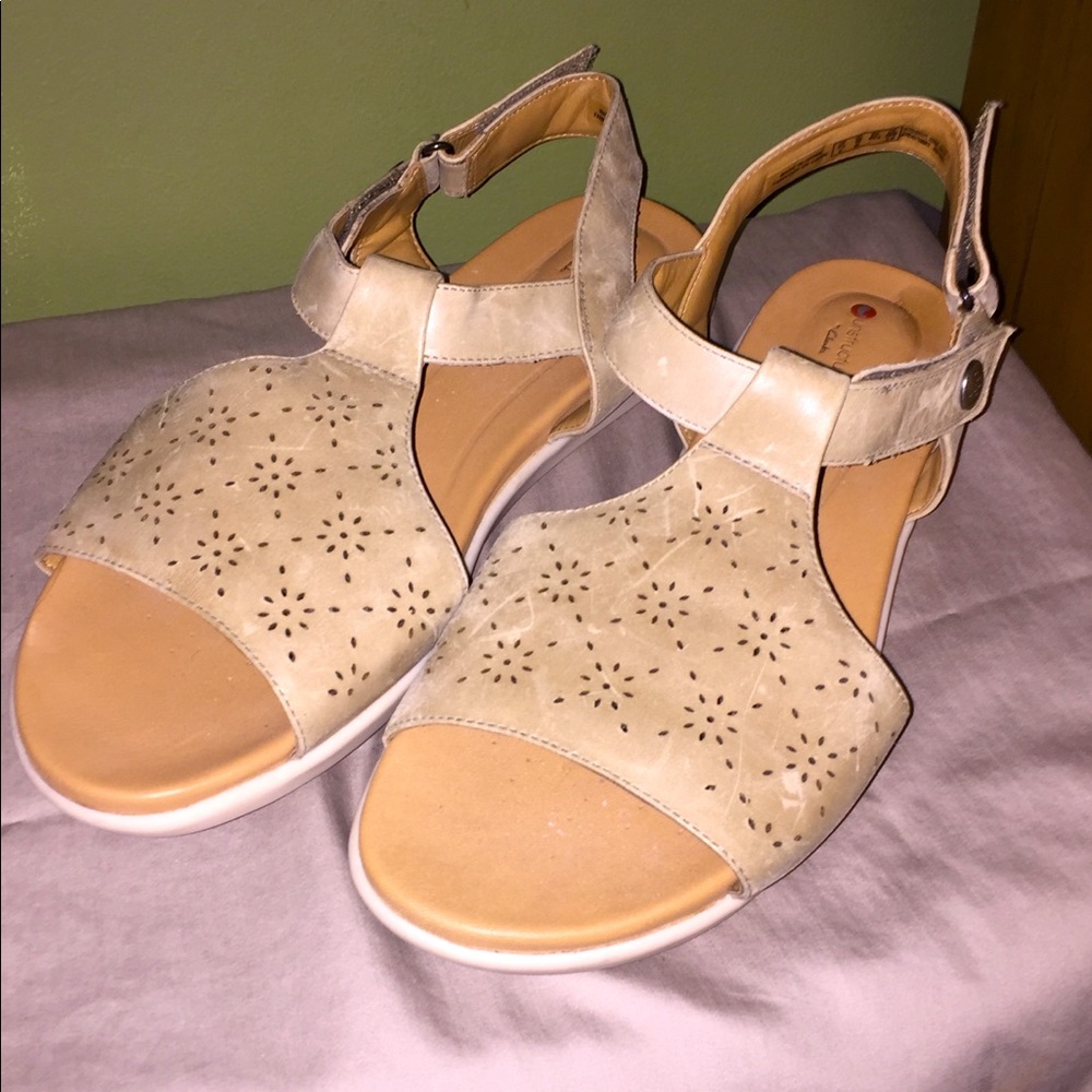 Neutral summer sandals- Unstructured brand by Clark’s> super versatile